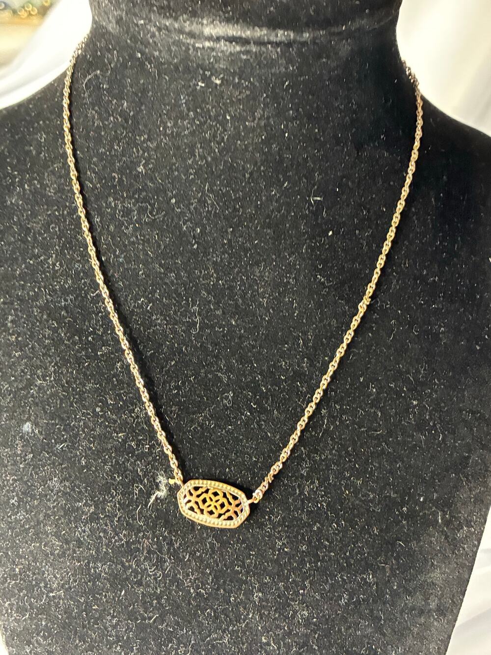 Kendra Scott Elisa Gold Filigree Pendant Necklace Dainty Chain Discolored